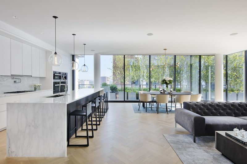 VILLA ON THE ROOF LIVING ROOM AND KITCHEN